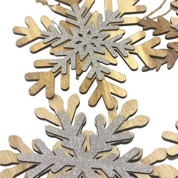 Gift Craft Set of Four Large Wooden Snowflakes with Silver Glitter. - Picture 4 of 5